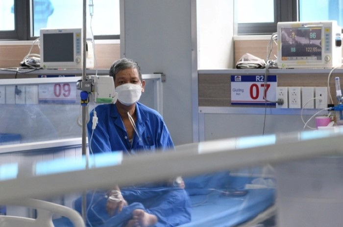 Điều trị bệnh nhân COVID-19. Ảnh: VOV