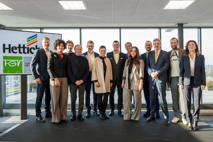 Đại diện ban quản lý FGV và Tiến sĩ Andreas Hettich cùng các cổ đông tại buổi lễ hợp tác