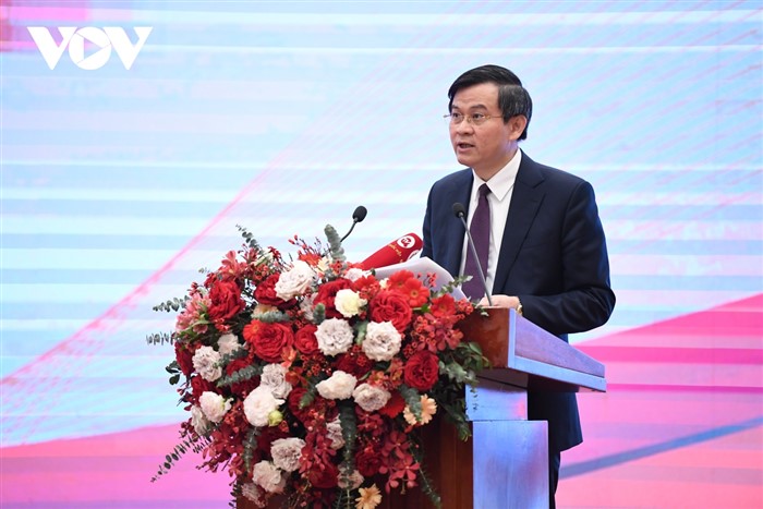 PGS.TS Đoàn Minh Huấn, Tổng Biên tập Tạp chí Cộng sản trình bày tham luận "Phát huy giá trị của "Đề cương văn hóa Việt Nam".