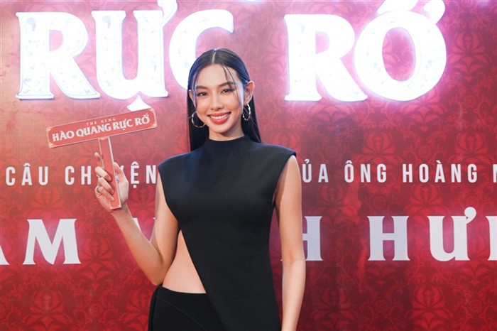 Hoa hậu Thùy Tiên cùng dàn sao đến dự họp báo ra mắt dự án phim điện ảnh tiểu sử "Hào quang rực rỡ - The King".