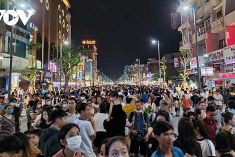 Du lịch Huế khởi động Hè với chương trình Carnival Sắc màu