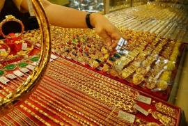 Nhà đầu tư quay cuồng trên “tàu lượn” giá vàng