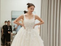 Ngô Thanh Vân thử mẫu váy cưới giống Son Ye Jin