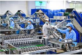 Một số doanh nghiệp lớn phải ‘bán mình’ để duy trì sản xuất