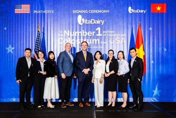 Đại diện các bên trong buổi lễ ký kết