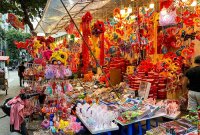 Phố Hàng Mã “lên đồ” rực rỡ trước tết Trung thu