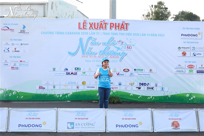 Đại diện Câu lạc bộ Doanh nhân Hai Mươi Ba Mươi chia sẻ tại Lễ Xuất phát Chương trình