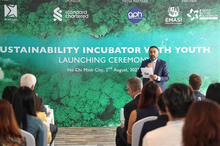 Ông Harmander Mahal, Giám đốc Khối Ngân hàng bán lẻ, Khối Dịch vụ Khách hàng ưu tiên, Khối Doanh nghiệp vừa và nhỏ tại Việt Nam và nhóm 4 nước châu Á, Ngân hàng Standard Chartered 