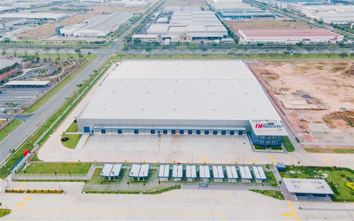 Với diện tích trên 20.000 m2 và khả năng mở rộng lên đến 50.000 m2, cơ sở kho bãi mới của FM Logistic Việt Nam được trang bị 78 cửa xuất nhập hàng