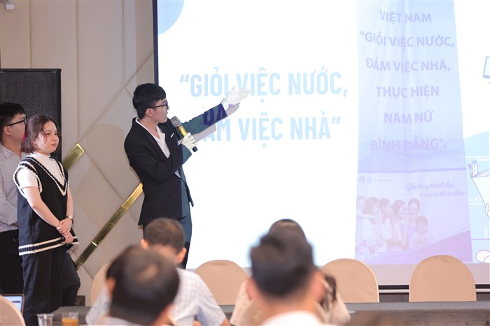 Nhóm SV FLE thuộc Trường Đại học KHXH&NV chia sẻ xoay quanh chủ đề “Nói không với định kiến giới”