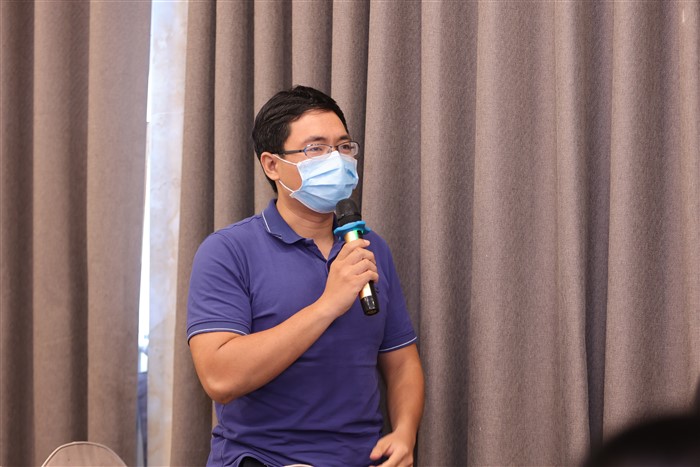 Các phóng viên đưa ra những câu hỏi tại Diễn đàn