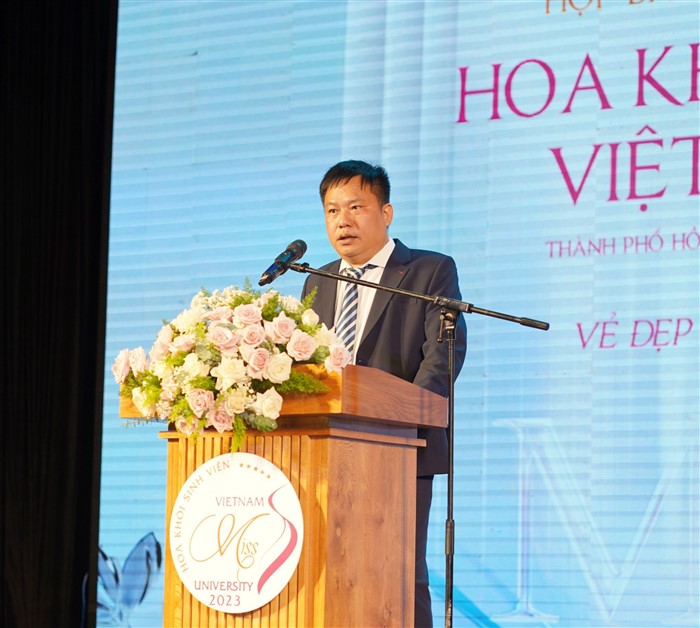 Ông Hoàng Tuấn Việt, Trưởng Ban Biên tập Cổng Tri thức Thánh Gióng, Trưởng Ban Tổ chức cuộc thi chia sẻ các thông tin đến thí sinh và đơn vị báo chí