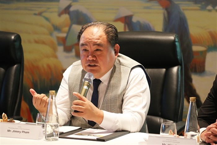 Ông Jimmy Phạm, nhà sáng lập KOTO chia sẻ thông tin tại buổi họp báo