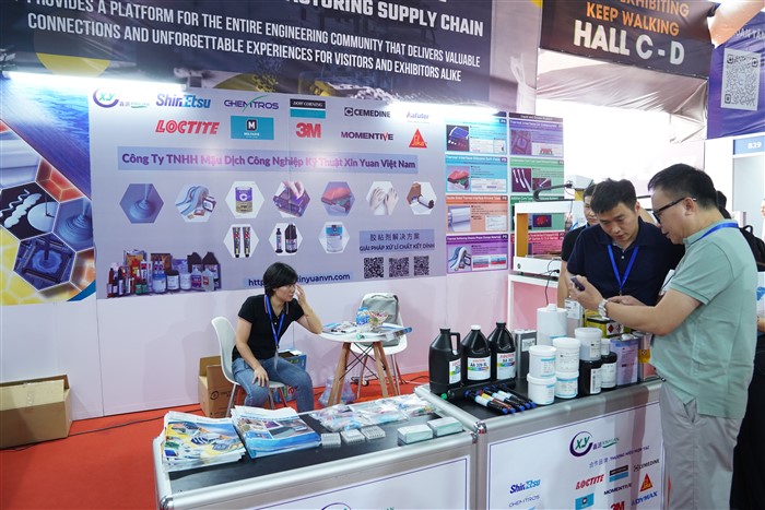 Rất đông khách tham quan đã tới trong ngày đầu khai mạc Triển lãm