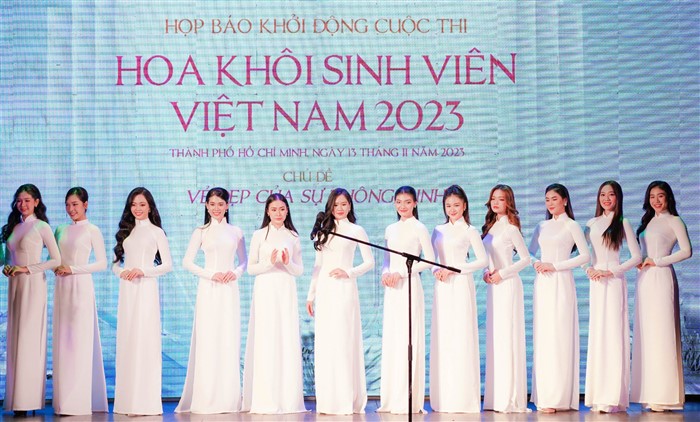 Các thí sinh đã đăng ký tham gia cuộc thi ra mắt tại họp báo