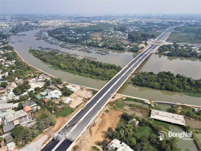 Vào đầu năm 2026, bộ ba cầu Cát Lái, cầu Long Hưng và cầu Phú Mỹ 2 nối Đồng Nai với TP. Hồ Chí Minh chính thức khởi động mở ra không gian phát triển đô thị, tạo động lực thúc đẩy phát triển kinh tế - xã hội và thị trường bất động sản khu vực.(Nguồn ảnh: PT)